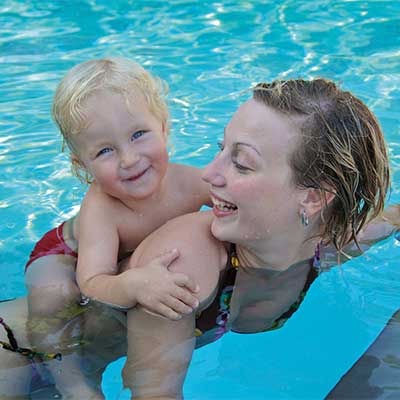 Dieser Kurs ist für Eltern mit ihren Kleinkindern. Bitte beachten Sie bei der Buchung der Kinderschwimmkurse, dass das Kind als weitere Person mit angelegt werden muss.